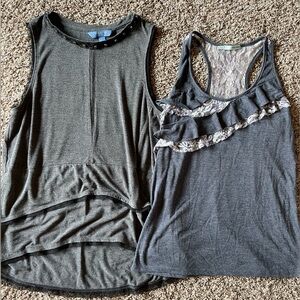 2 Sleeveless Dressy Tank Tops Women’s Size Large Simply Vera Wang & Maurices